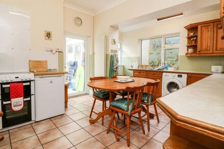 YONDA, pet friendly, character holiday cottage in Ilfracombe