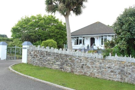 ROBIN HILL, pet friendly, character holiday cottage in St Austell