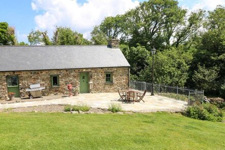 TREWRACH COTTAGE, pet friendly, with open fire in Dinas Cross