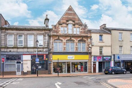 With views of the Ochils beyond the high street