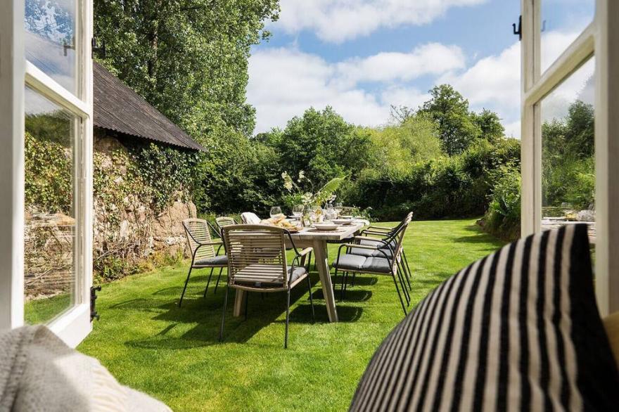 Weeke Brook - The quintessential thatched cottage