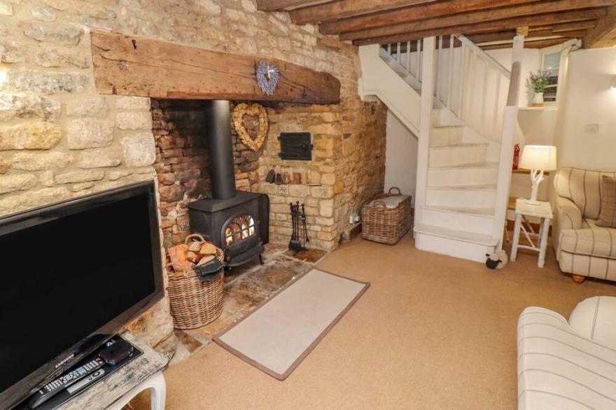 CHIPPY COTTAGE, Family Friendly, With Open Fire In Chipping Norton