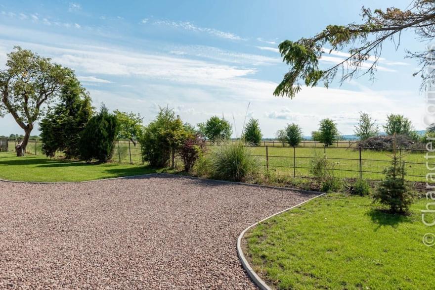 MOUNT VIEW, family friendly, with a garden in Broadway