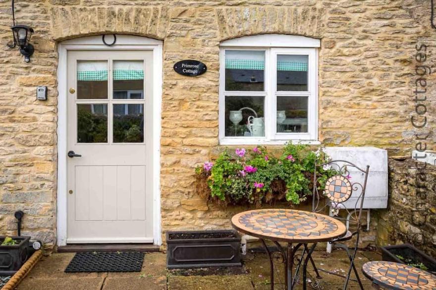 PRIMROSE COTTAGE (STOW), family friendly in Stow-On-The-Wold