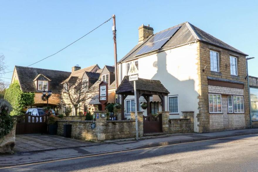 BEECH APARTMENT, With A Garden In Bourton-On-The-Water