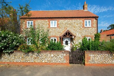 Finder's Cottage - Four Bedroom House, Sleeps 8