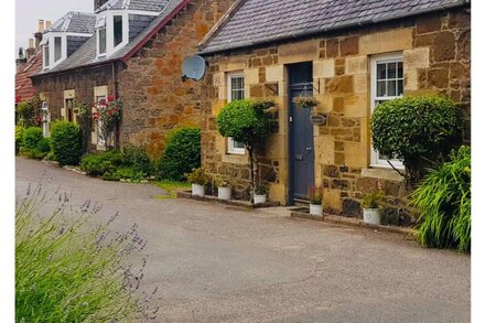 Holmlea Cottage, a sweet and charming getaway in a picturesque Fife village.