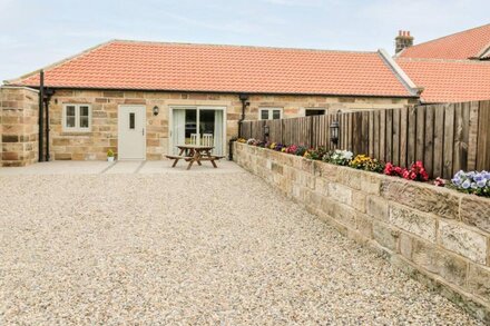 CARTWHEEL COTTAGE AT BROADINGS FARM, pet friendly in Whitby