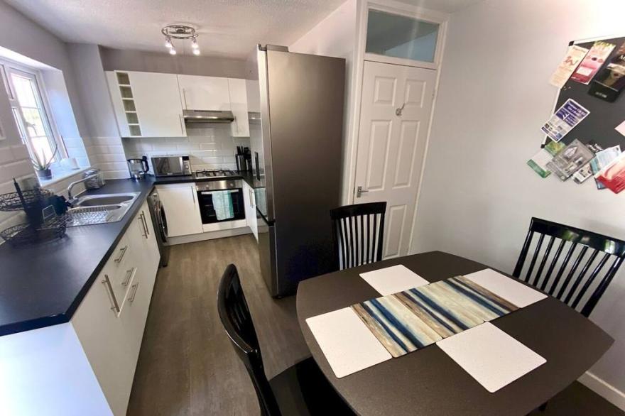 Pass the Keys | Cheerful 3 bedroom house in Close with Pizza Oven