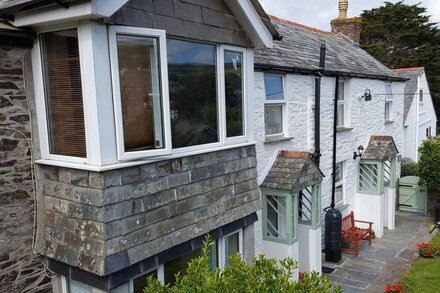 MOUNT PLEASANT, pet friendly, character holiday cottage in Boscastle