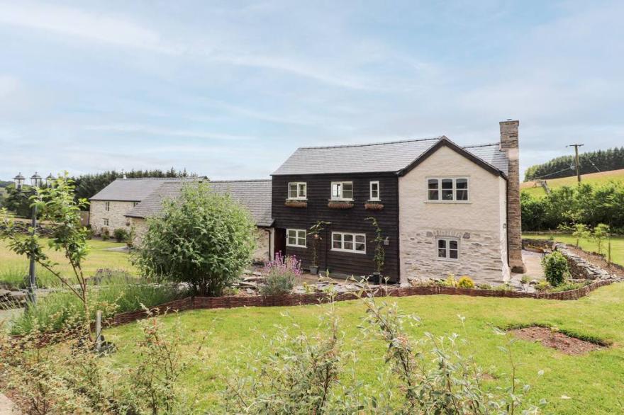 PANT DAFYDD GOCH, pet friendly, with open fire in Llangollen