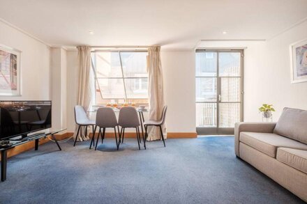 Spacious 2-Bedroom Flat in London's Holborn