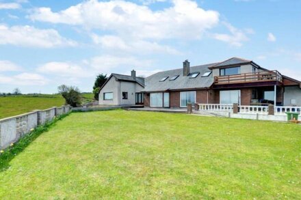 Apartment Moelfre Apartment in Anglesey - 7 persons, 4 bedrooms