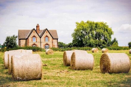 Hare Cottage: Sleeps 7