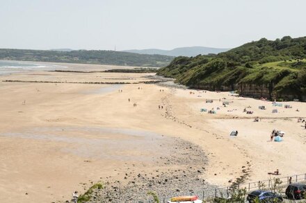 TY GILBERT, pet friendly, country holiday cottage in Benllech