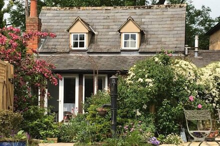 Cornerstone Cottage -  a cotswold cottage that sleeps 2 guests  in 1 bedroom