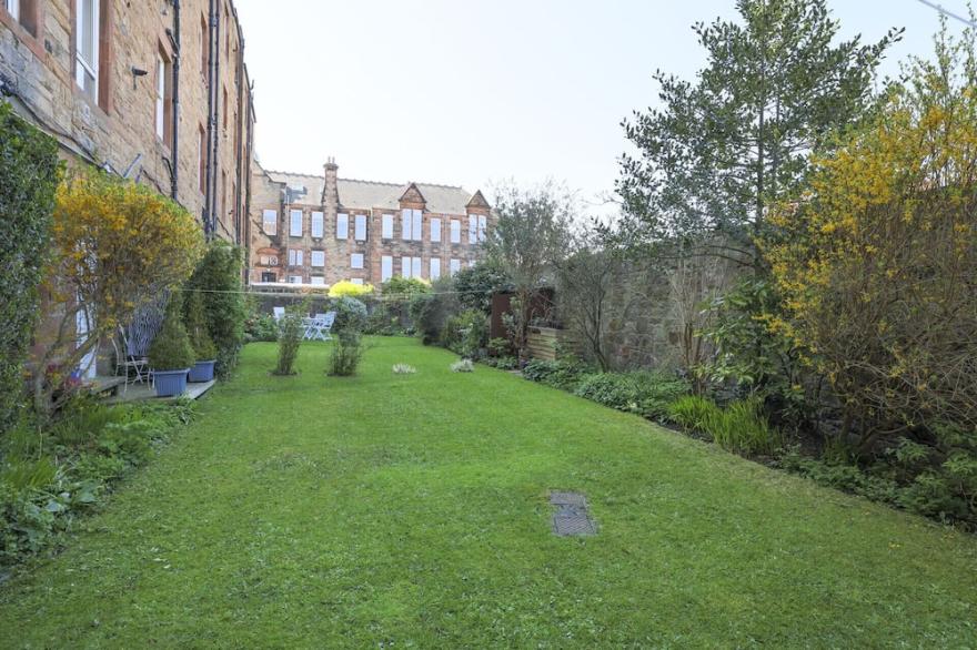 ALTIDO Gorgeous 1-Bed Flat With A Shared Garden