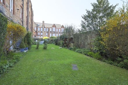 ALTIDO Gorgeous 1-bed flat with a shared garden