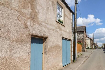 THE GARRET, romantic, character holiday cottage in Chulmleigh