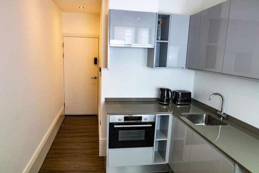 Apartment-Classic-Ensuite with Shower-City View-Studio Apartment 10