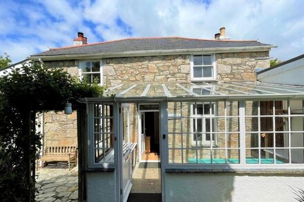 Traditional Farmhouse, close to beach, stunning sea views, parking & huge garden