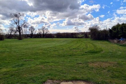 Elderflower Cottage, fresh countryside bungalow 1.5 miles from historic Stamford