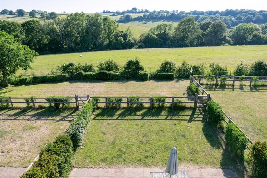Stable Cottage - Beautiful Family Property In Rural Hampshire