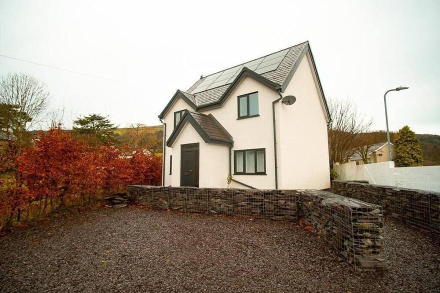 YR HEN BERLLAN // 3 BEDROOM ACCOMMODATION WITHIN THE SNOWDONIA NATIONAL PARK, CO