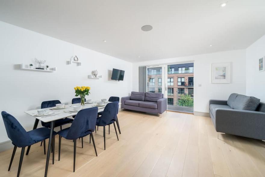 Elegant 3 bed 2 bath flat in N London