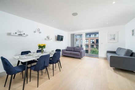 Elegant 3 bed 2 bath flat in N London