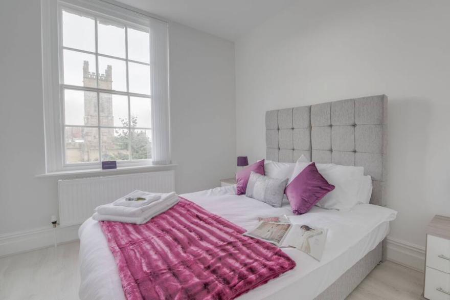Luxury 2 bedroom City centre apartment with city views