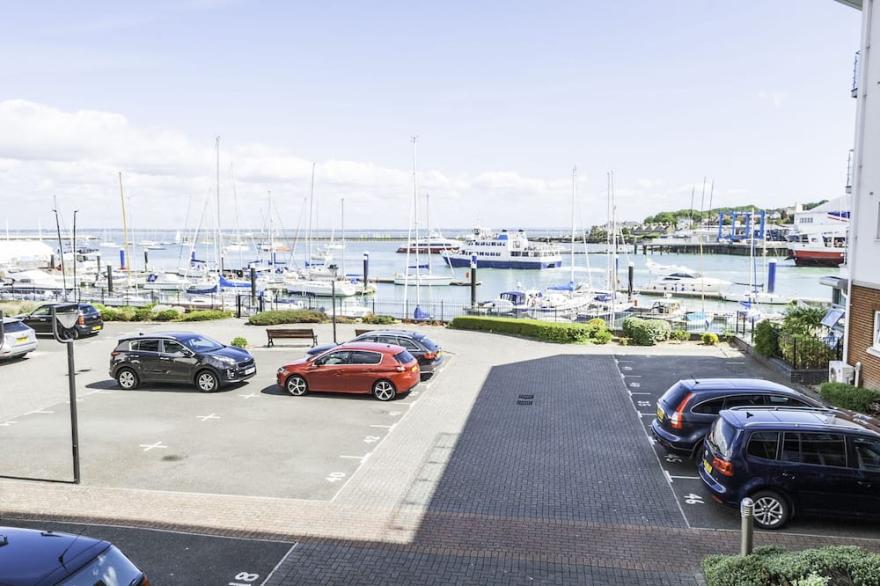 Cowes 2 Bedrooms 2 Bathrooms With Marina Views, Good Reviews And Rates. IOW.