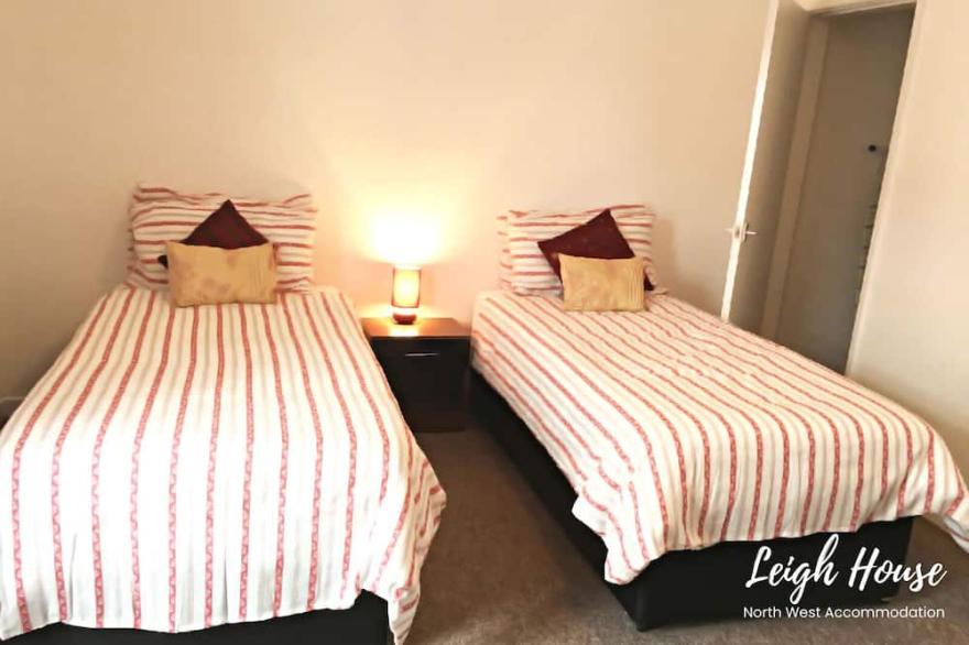 ✔3BR House✔Modern Bedroom✔For Families&Contractors✔StreetParking✔FreeWIFI