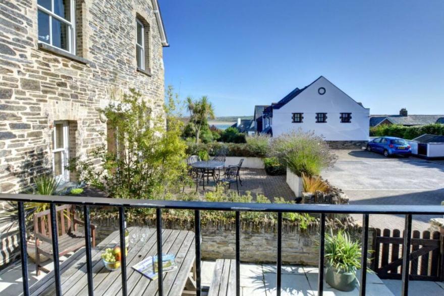 Beautiful private villa for 8 people with WIFI, TV, patio and parking