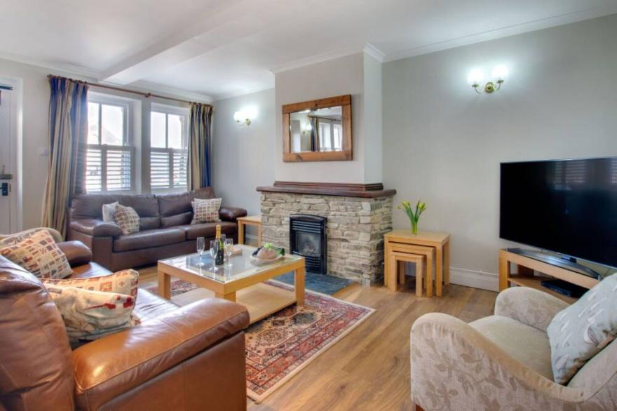 Beautiful private villa for 8 people with WIFI, TV, patio and parking