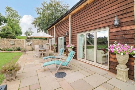 LAKE VIEW, pet friendly, luxury holiday cottage in Lapford