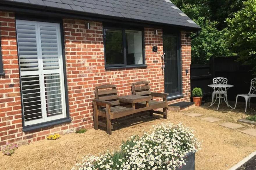 The Dairy - Spectacular views, country walks, cozy nights, pet friendly.