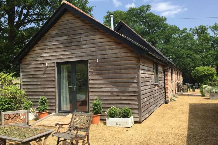 The Parlour - Spectacular views, country walks, cozy nights, pet friendly.