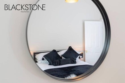 Cheerful one-bedroom house, with on-site parking by Blackstone