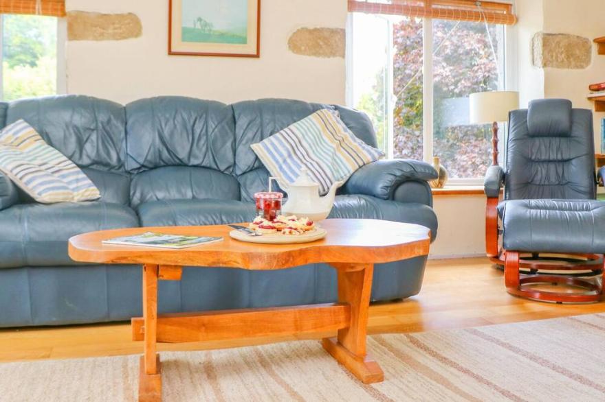 THE MILL HOUSE, pet friendly, with a garden in St Columb Major