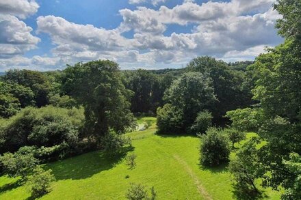 Character cottage with garden on smallholding.  Pet welcome.