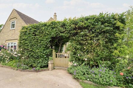 SELF CONTAINED ANNEX, romantic, with a garden in Winchcombe