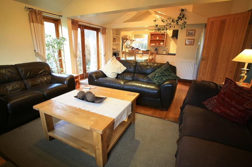 Detached Country Cottage with 5 Bedrooms & 3 En Suites