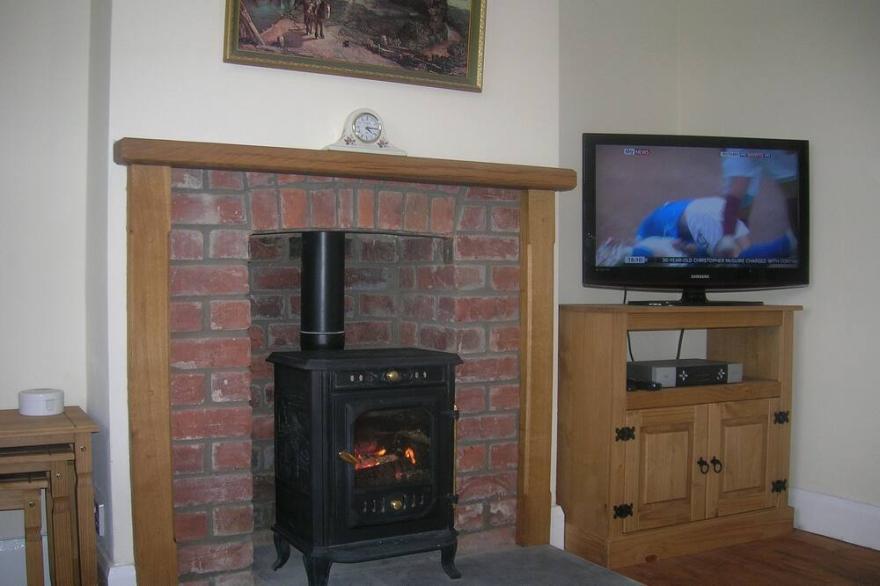 3 Bedroom Detached House With It's Own Private Hot Tub Outside & Free WI FI.
