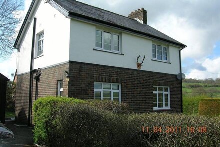 3 Bedroom Detached House With It's Own Private Hot Tub Outside & Free WI FI.