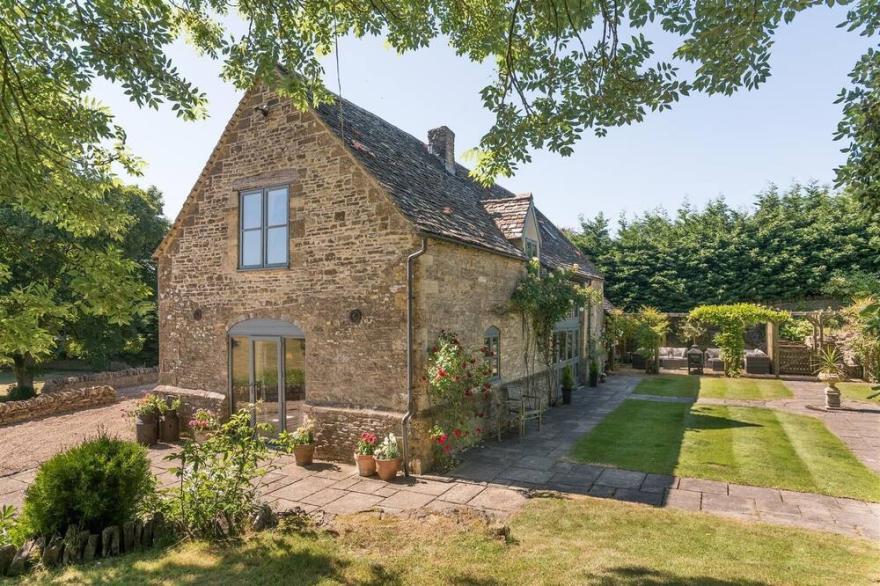 Gorgeous 18th Century Barn Conversion - Cotswolds