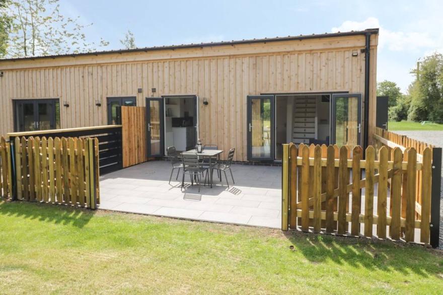 LUNNON BARN, family friendly, luxury holiday cottage in Droitwich Spa