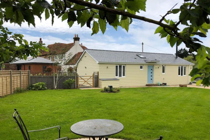 Farmhouse Holiday Lodge, Near West Wittering Beach, Chichester & Goodwood
