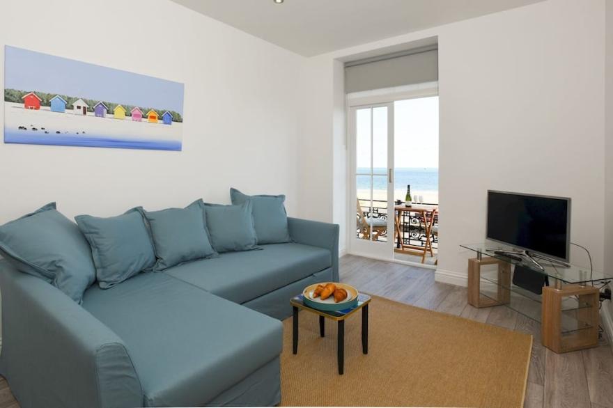 Pass The Keys | Stunning Beach Front Luxury Apartment With Balcony