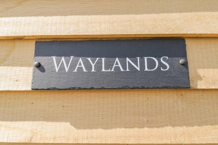 WAYLANDS, pet friendly, with open fire in Uffington